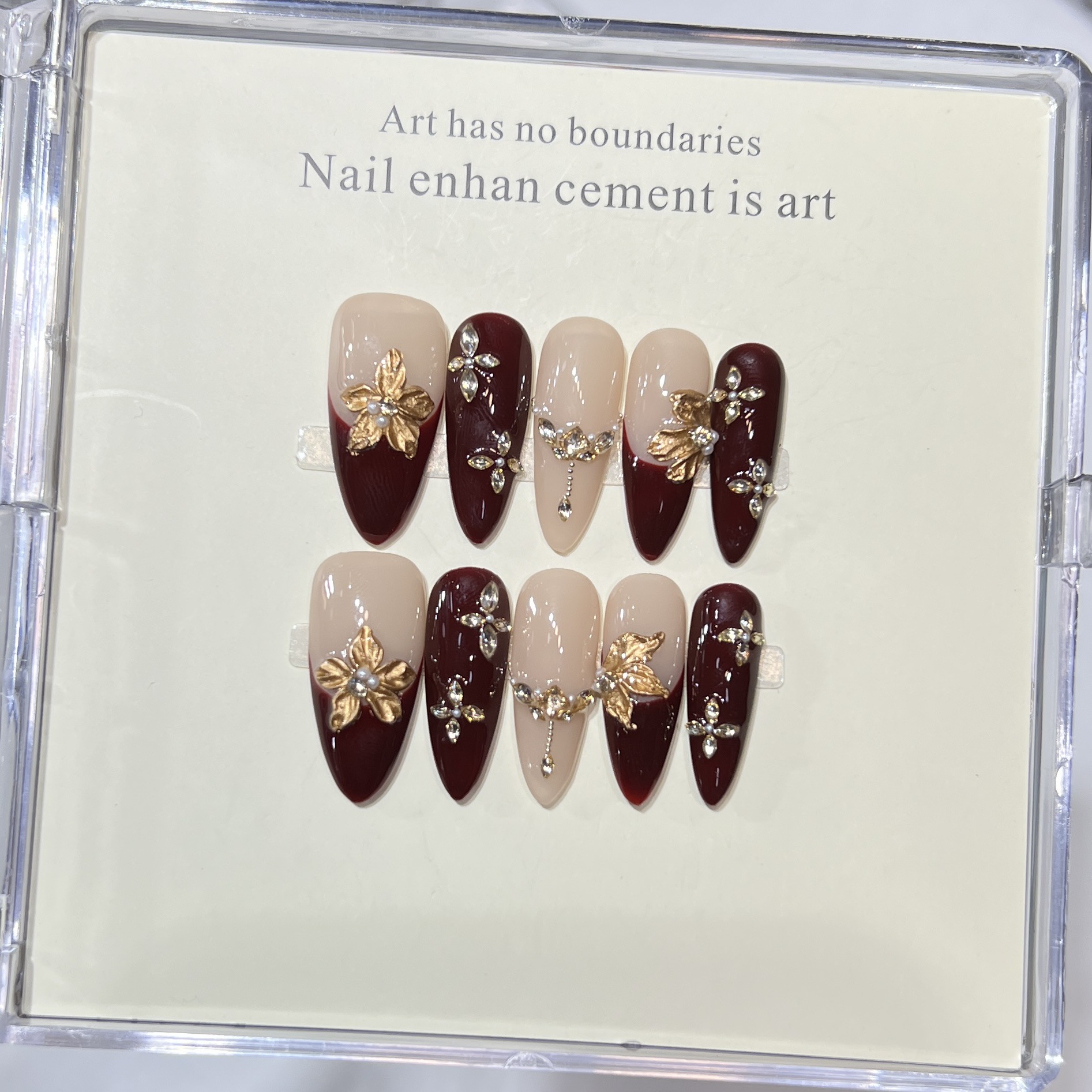 3D Printing Nails - 10 個手作りエレガントなフレンチ取り外し可能な偽爪 3D ゴールデンフラワーラインストーンデザインアーモンドネイルチップアート美容ネイルステッカー