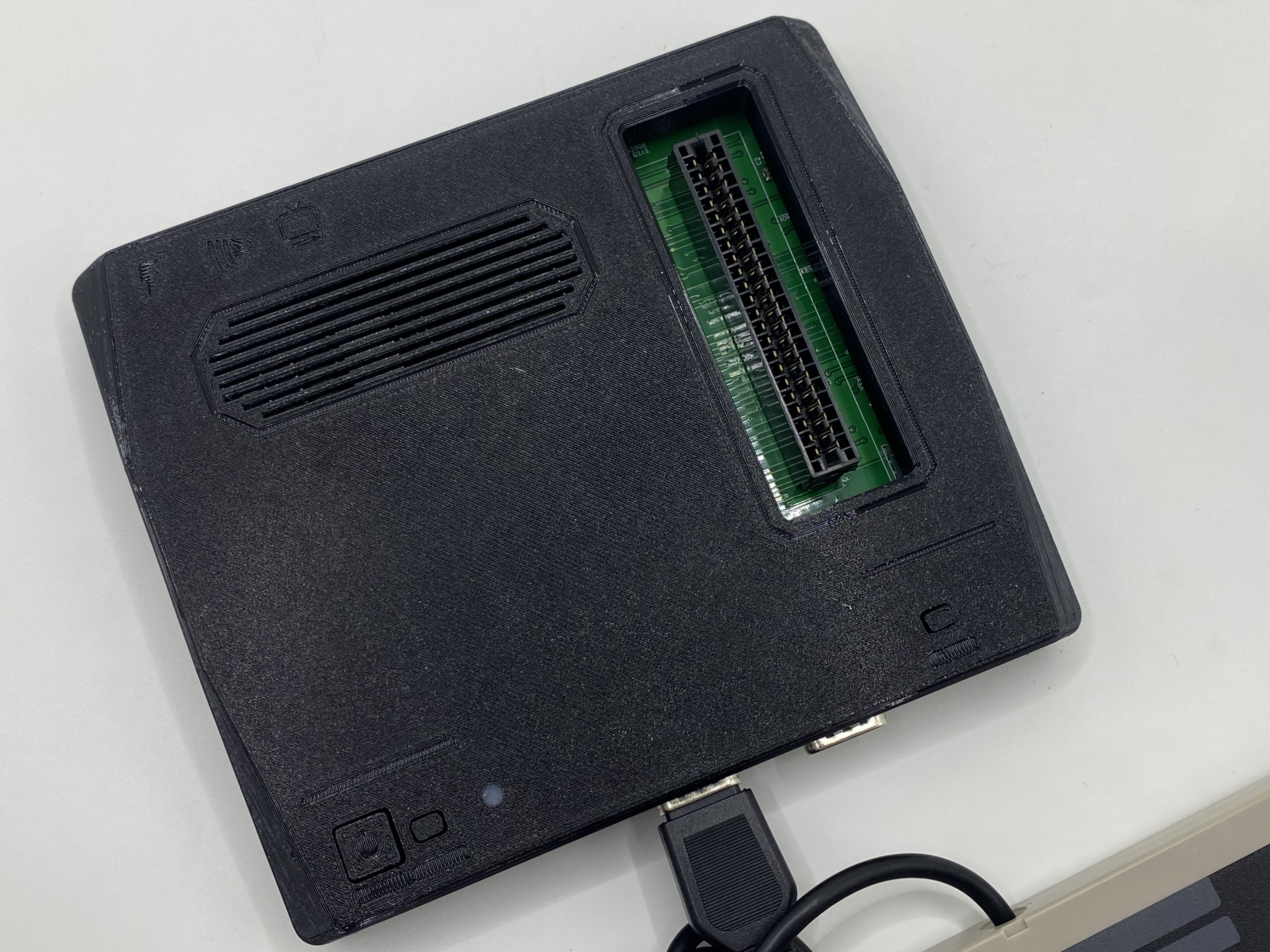 3D Printing Output - SG-1000 SC-3000 レトロゲーム機、互換カートリッジ＆フラッシュカード対応、AV出力、5V USB、3Dプリントケース