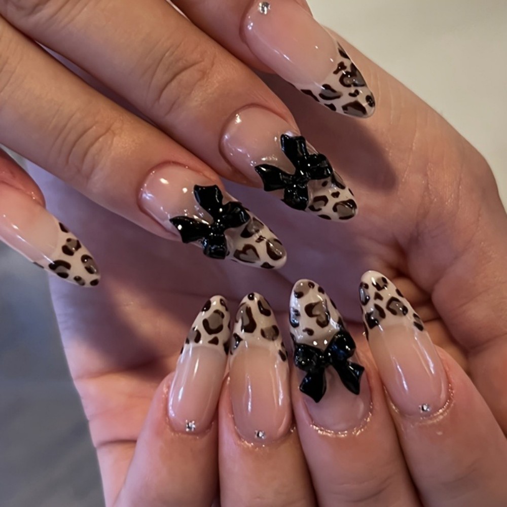 3D Printing Nails - 24個入り フレンチアーモンド型 レオパード柄 つけ爪 3Dリボン付き ウェアラブル